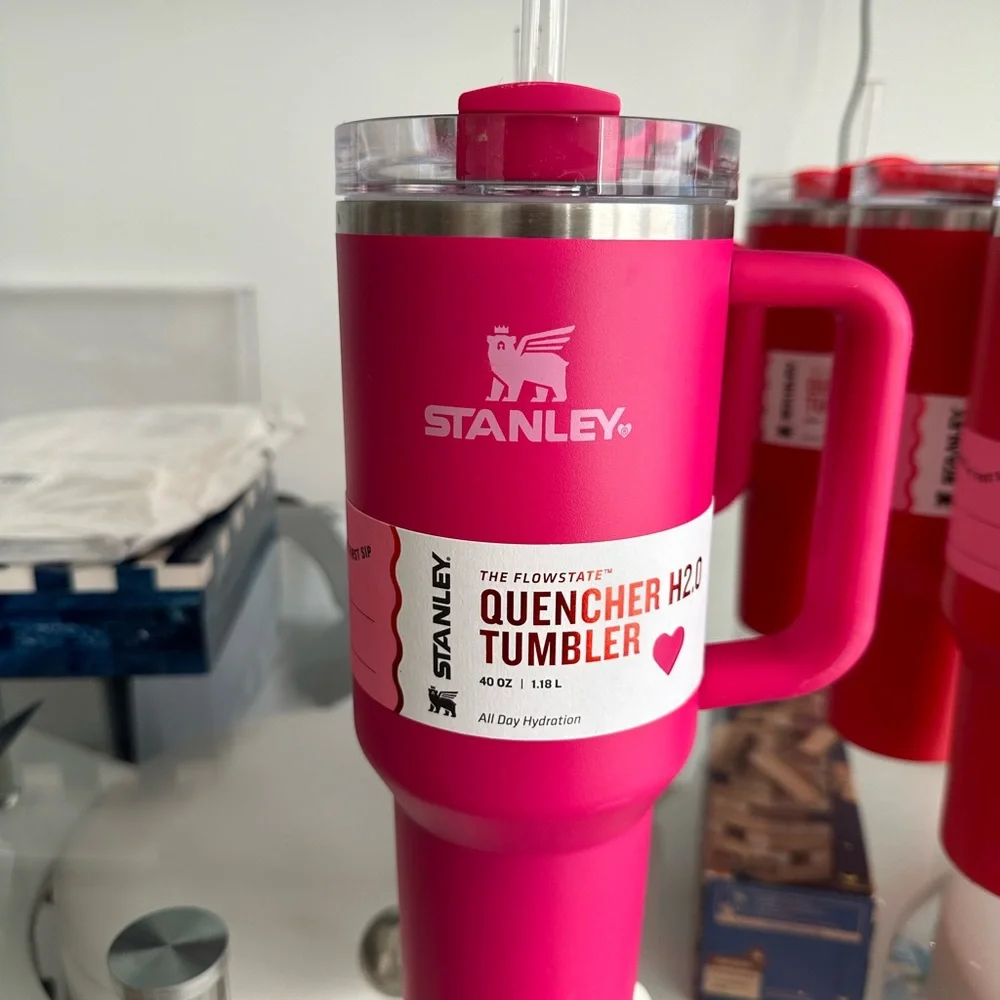 Stanley 40 oz Stainless Steel H2.0 Flowstate Quencher Tumbler valentine bundle - Picture 8 of 10